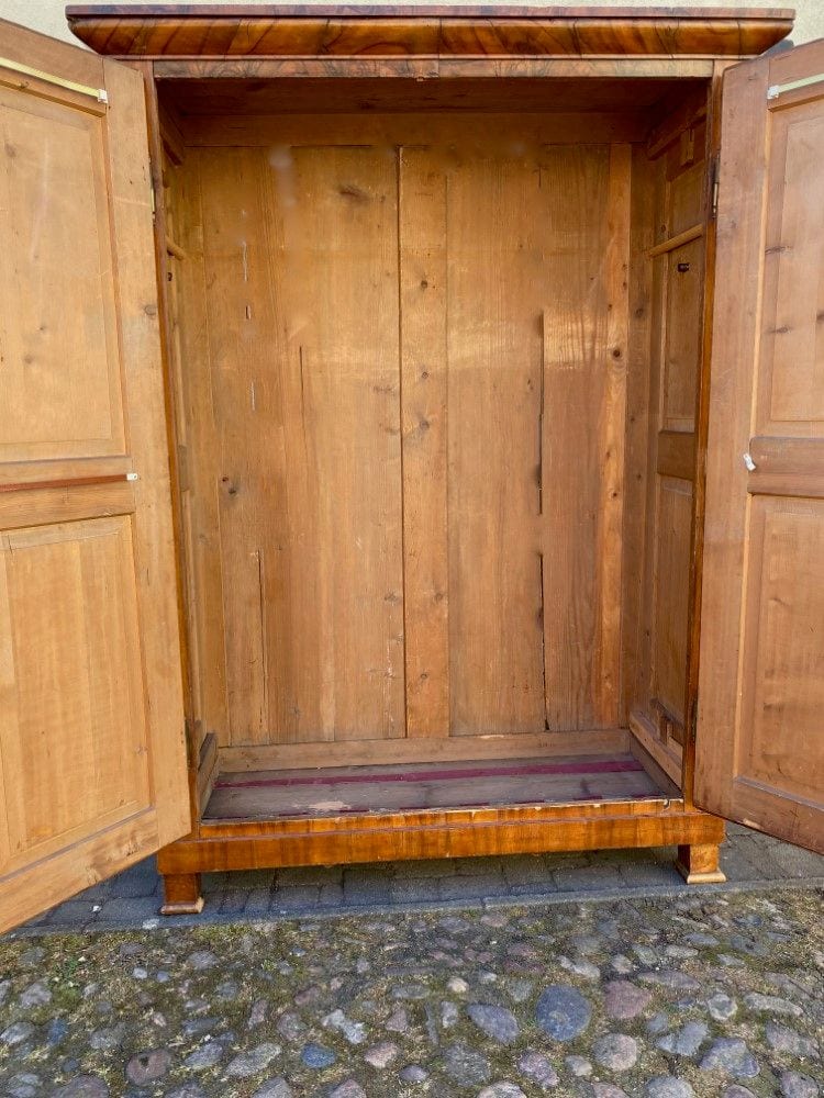 Biedermeier-Kleiderschrank, Nussbaum, Süddeutschland, um 1820, Ansicht 8