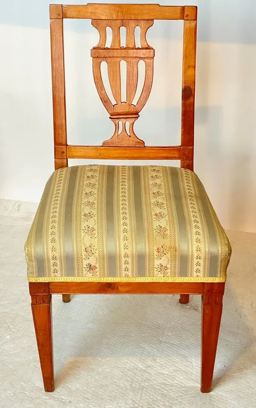 Klassizistischer Stuhl, Kirschbaum, um 1810, Ansicht 2