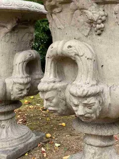 Paar große Amphoren im klassizistischen Stil, Steinguss, Pflanzgefäße, Ansicht 5