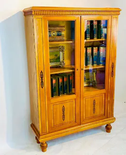 Bücherschrank im Biedermeier-Stil, Kirschbaum, Anfang 20. Jh., Ansicht 1