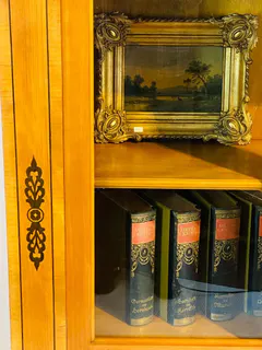 Bücherschrank im Biedermeier-Stil, Kirschbaum, Anfang 20. Jh., Ansicht 4