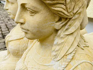 Paar Sphinxen, Gartenfiguren aus Sandsteinguss, Ansicht 7