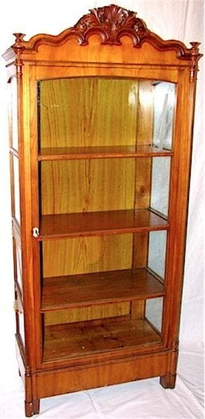 Dreiseitig verglaste Biedermeier-Vitrine, Kirsche, Schlesien um 1840