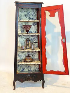 Schmale konische Vitrine in barocker Form, dreiseitig verglast, Nussbaum, Frankreich, 19. Jh., Ansicht 6