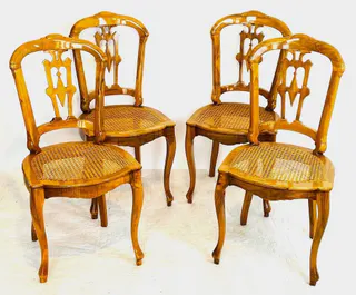 Satz von vier Biedermeier-Stühlen, Nussbaum, um 1840, Ansicht 1