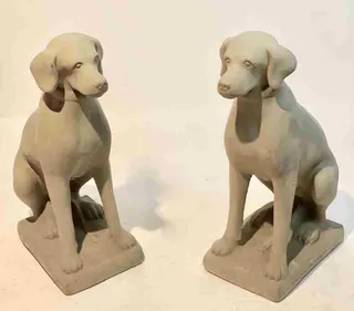 Paar Hundefiguren, Sandsteinguss, als Türwächter, Ansicht 1