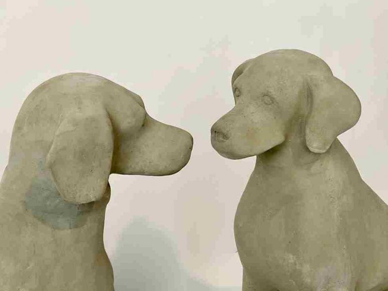 Paar Hundefiguren, Sandsteinguss, als Türwächter, Ansicht 4