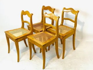 Biedermeier-Ausziehtisch mit vier Stühlen, Kirschholz, Thüringen um 1830, Ansicht 2