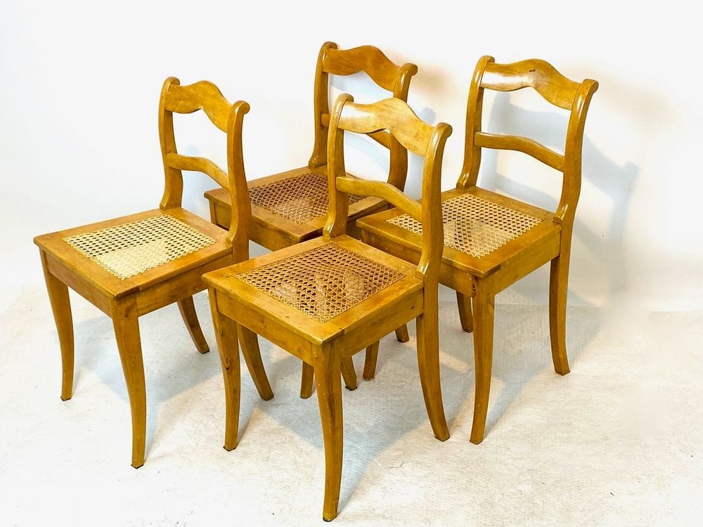 Biedermeier-Ausziehtisch mit vier Stühlen, Kirschholz, Thüringen um 1830, Ansicht 2