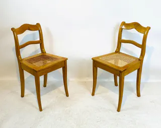 Biedermeier-Ausziehtisch mit vier Stühlen, Kirschholz, Thüringen um 1830, Ansicht 3