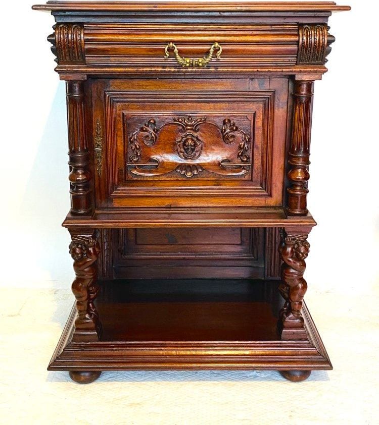 Gründerzeit-Stollenschrank mit Putten, Nussbaum, um 1880, Ansicht 1