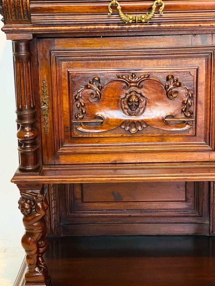 Gründerzeit-Stollenschrank mit Putten, Nussbaum, um 1880, Ansicht 2
