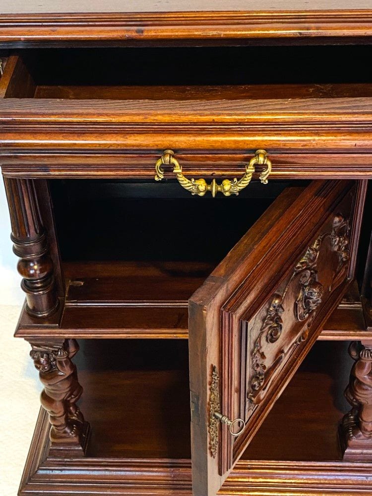 Gründerzeit-Stollenschrank mit Putten, Nussbaum, um 1880, Ansicht 3