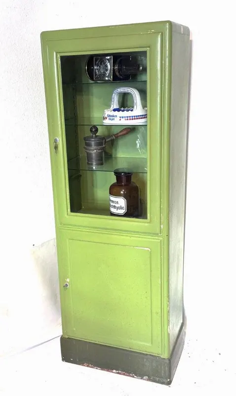 Arztschrank aus Metall, grün, 1950er/60er Jahre