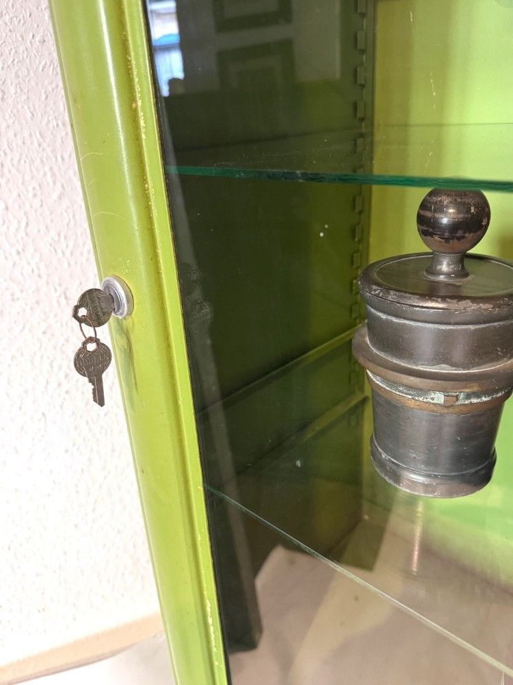 Arztschrank aus Metall, grün, 1950er/60er Jahre, Ansicht 4