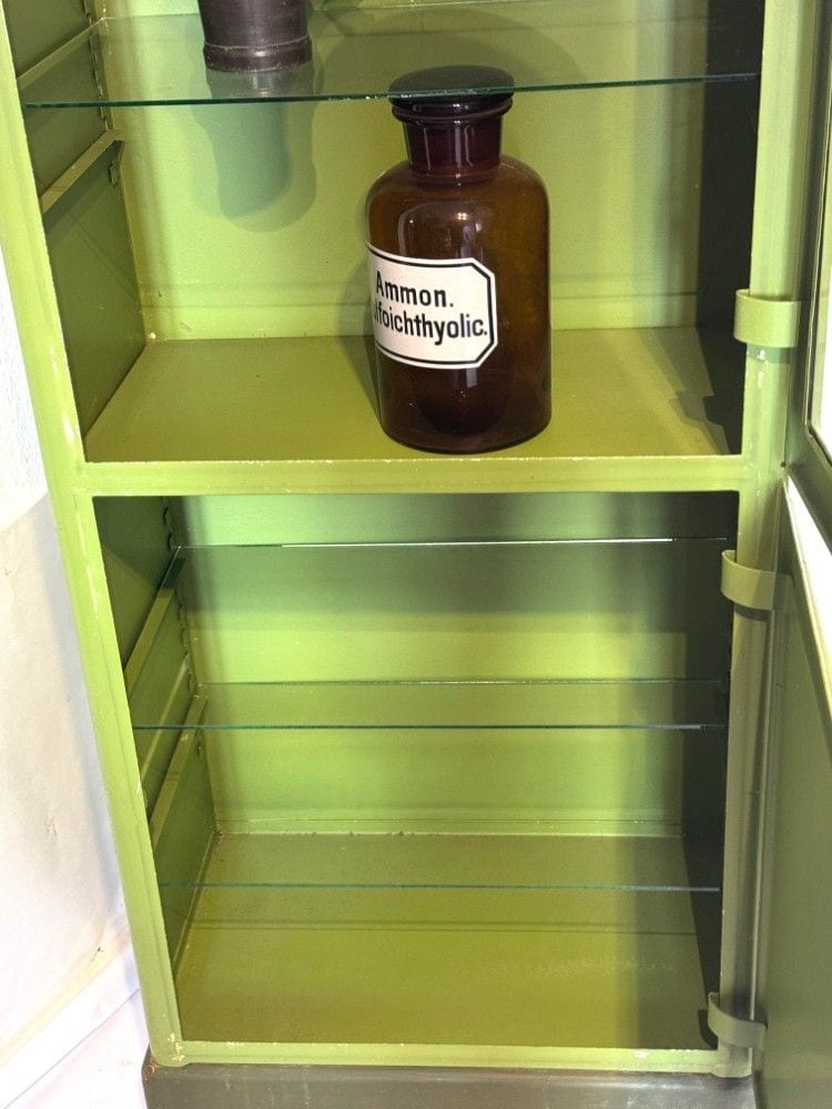 Arztschrank aus Metall, grün, 1950er/60er Jahre, Ansicht 6