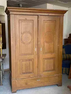 Großer Dielenschrank, Kiefer mit Bierlasur, um 1900, Ansicht 1