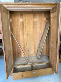 Großer Dielenschrank, Kiefer mit Bierlasur, um 1900, Ansicht 3