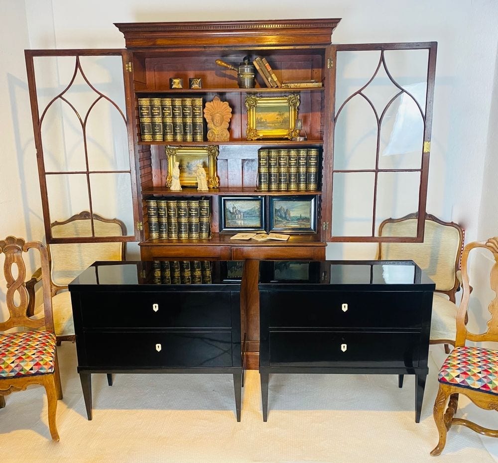 Paar ebonisierte Biedermeier-Kommoden, Schellackpolitur, deutsch, 19. Jh., Ansicht 2