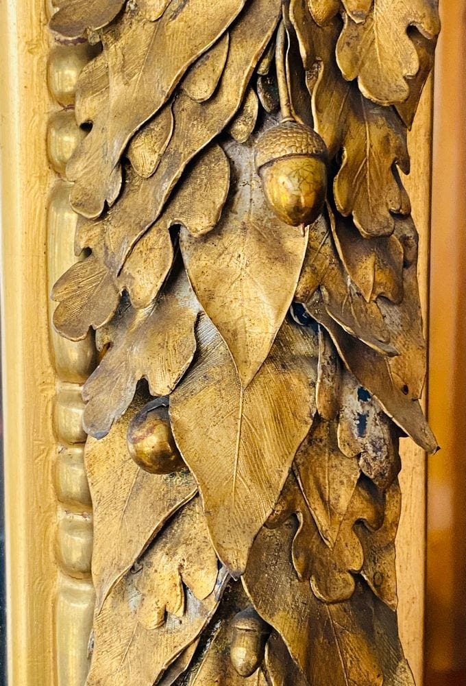 Spiegel im klassizistischen Stil, Holz geschnitzt, Bekrönung mit Eichenlaub, Ansicht 3