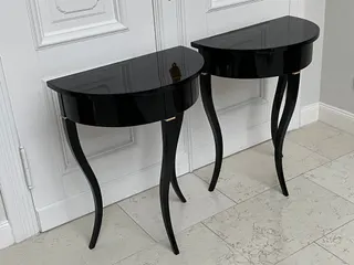 Paar Biedermeier-Demi-Lune-Tischchen, ebonisiert, schellackpoliert, Ansicht 2