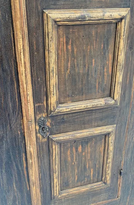 Eintüriger Bauernschrank, Barock, mit farbiger Fassung, 18. Jahrhundert, Ansicht 2