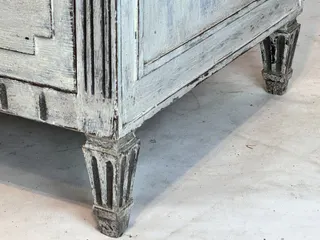Klassizistische Kommode mit weißer Fassung, um 1800, Ansicht 3