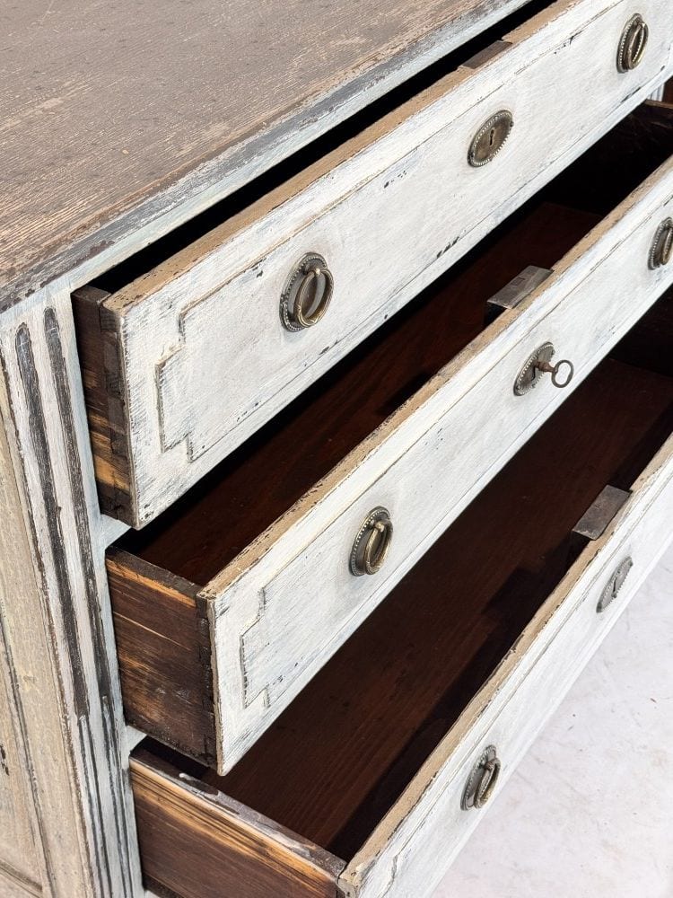 Klassizistische Kommode mit weißer Fassung, um 1800, Ansicht 7