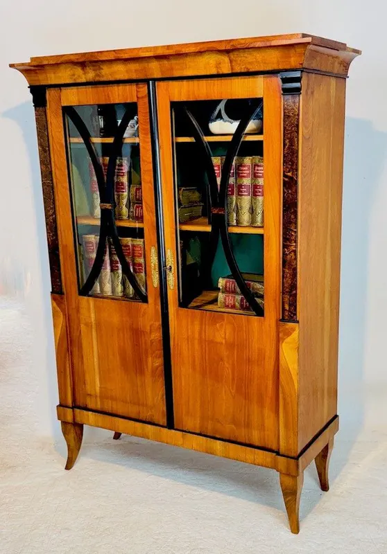Biedermeier-Bücherschrank, Vitrine, Kirschbaum, München um 1820, Ansicht 6