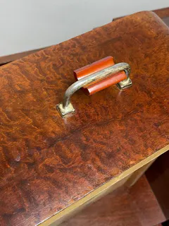 Paar Art-Déco-Nachtschränke, Vogelahorn und Mahagoni furniert, um 1930, Ansicht 5