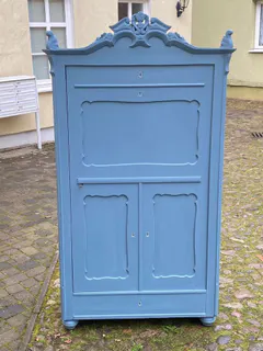 Eintüriger Dielenschrank, Weichholz, blaugrau gefasst, Mitte 19. Jh., Ansicht 2