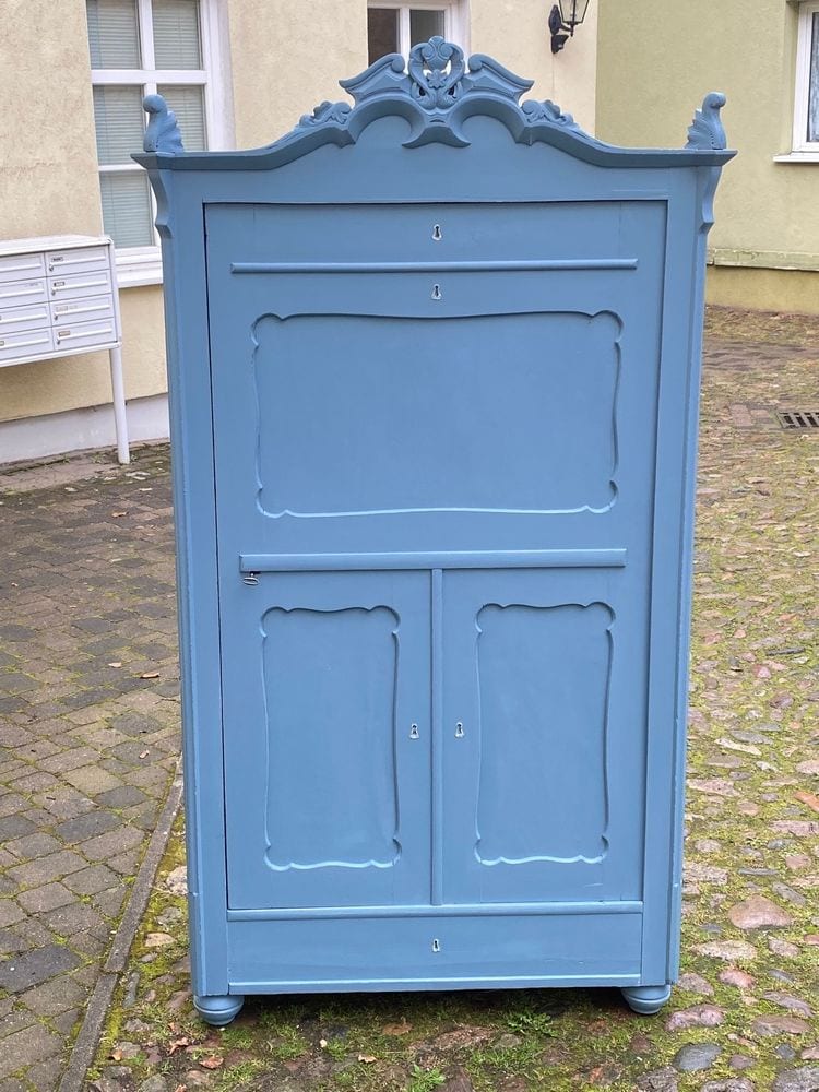Eintüriger Dielenschrank, Weichholz, blaugrau gefasst, Mitte 19. Jh., Ansicht 2