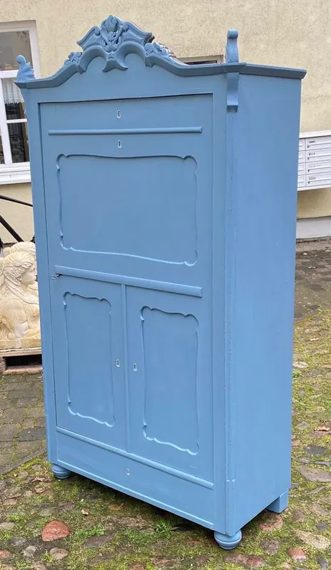 Eintüriger Dielenschrank, Weichholz, blaugrau gefasst, Mitte 19. Jh., Ansicht 3