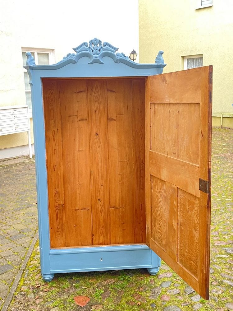 Eintüriger Dielenschrank, Weichholz, blaugrau gefasst, Mitte 19. Jh., Ansicht 4