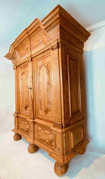 Barockschrank, Nadelholz, um 1750, mit Pilastern und Bastionsfüllungen, Ansicht 11