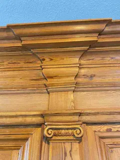 Barockschrank, Nadelholz, um 1750, mit Pilastern und Bastionsfüllungen, Ansicht 4