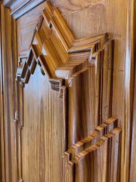 Barockschrank, Nadelholz, um 1750, mit Pilastern und Bastionsfüllungen, Ansicht 8