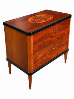 Biedermeier-Kommode mit Mahagonifurnier und Intarsienmedaillon, Präsentationsbeispiel (KI-generiert)