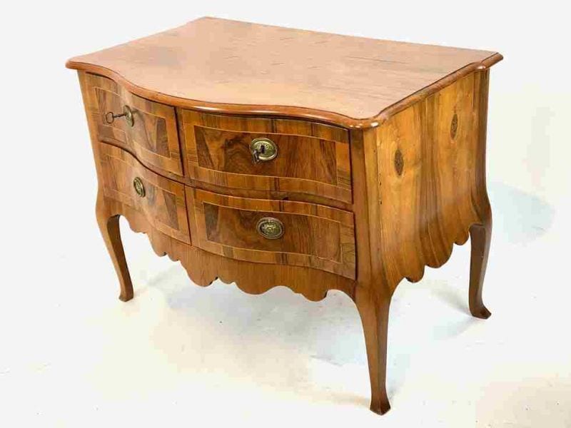 Barockkommode, Nussbaum furniert, 18. Jahrhundert