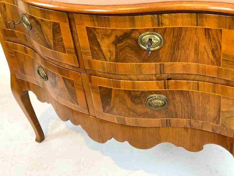 Barockkommode, Nussbaum furniert, 18. Jahrhundert, Ansicht 4