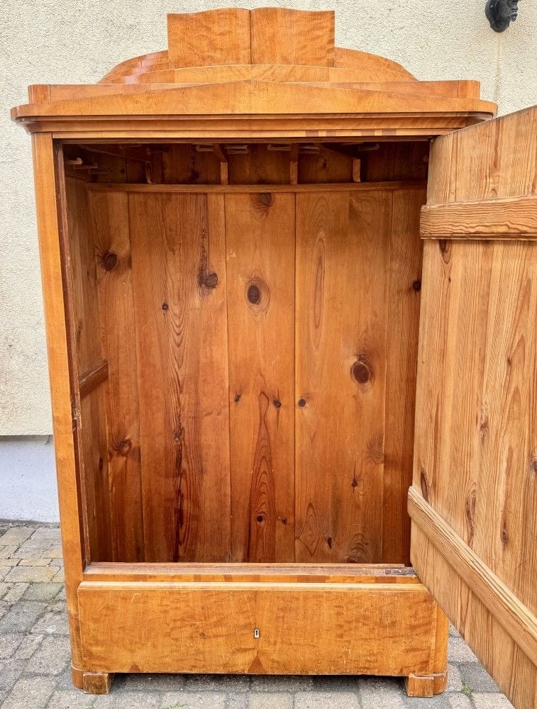 Biedermeier-Kleiderschrank, Blender, Birke, Berlin um 1830, Ansicht 3