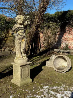 Große Gartenskulptur „Trauben haltender Bacchant“, Sandsteinguss, Frankreich, Ansicht 2