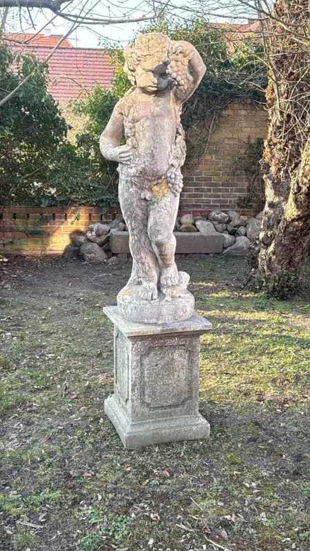 Große Gartenskulptur „Trauben haltender Bacchant“, Sandsteinguss, Frankreich, Ansicht 3