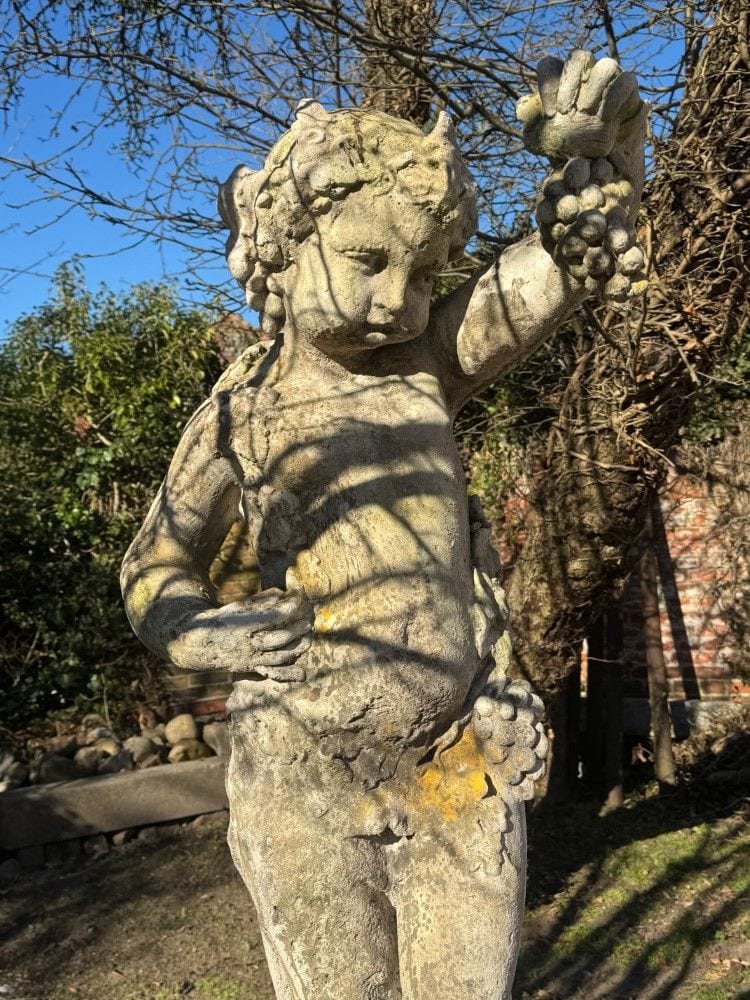 Große Gartenskulptur „Trauben haltender Bacchant“, Sandsteinguss, Frankreich, Ansicht 4