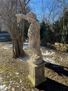 Große Gartenskulptur „Trauben haltender Bacchant“, Sandsteinguss, Frankreich, Ansicht 5