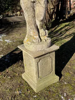 Große Gartenskulptur „Trauben haltender Bacchant“, Sandsteinguss, Frankreich, Ansicht 6