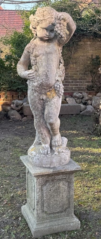 Große Gartenskulptur „Trauben haltender Bacchant“, Sandsteinguss, Frankreich, Ansicht 7