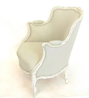 Louis-Quinze-Sessel, weiß gefasst, neu gepolstert, 18./19. Jh., Ansicht 1