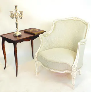 Louis-Quinze-Sessel, weiß gefasst, neu gepolstert, 18./19. Jh., Ansicht 2