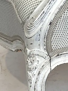 Louis-Quinze-Sessel, weiß gefasst, neu gepolstert, 18./19. Jh., Ansicht 4